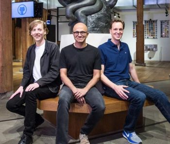 Chris Wanstrath (Github), Satya Nadella, (CEO de Microsoft) et Nat Friedman (Microsoft corporate vice president, Developer Services)