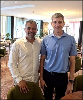 Tushar Katarki, Senior Director, Product, GenAI Foundation Model Platforms, et Jeff Demoss, Product Management AI, chez Red Hat