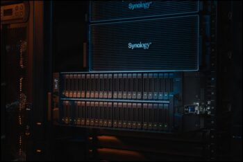 Avec le PAS7700, Synology entre sur le marché des infrastructures critiques avec sa première plateforme de stockage 100 % NVMe active-active.