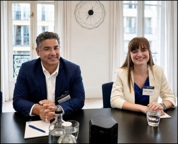 Adrian Estala, Field Chief Data & AI Officer chez Starburst, et Emma Tippet, responsable de la stratégie Produit chez Starburst.